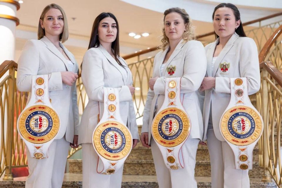 Награждение чемпионов мира государственными наградами в Кремле Награждение чемпионов мира государственными наградами в Кремле