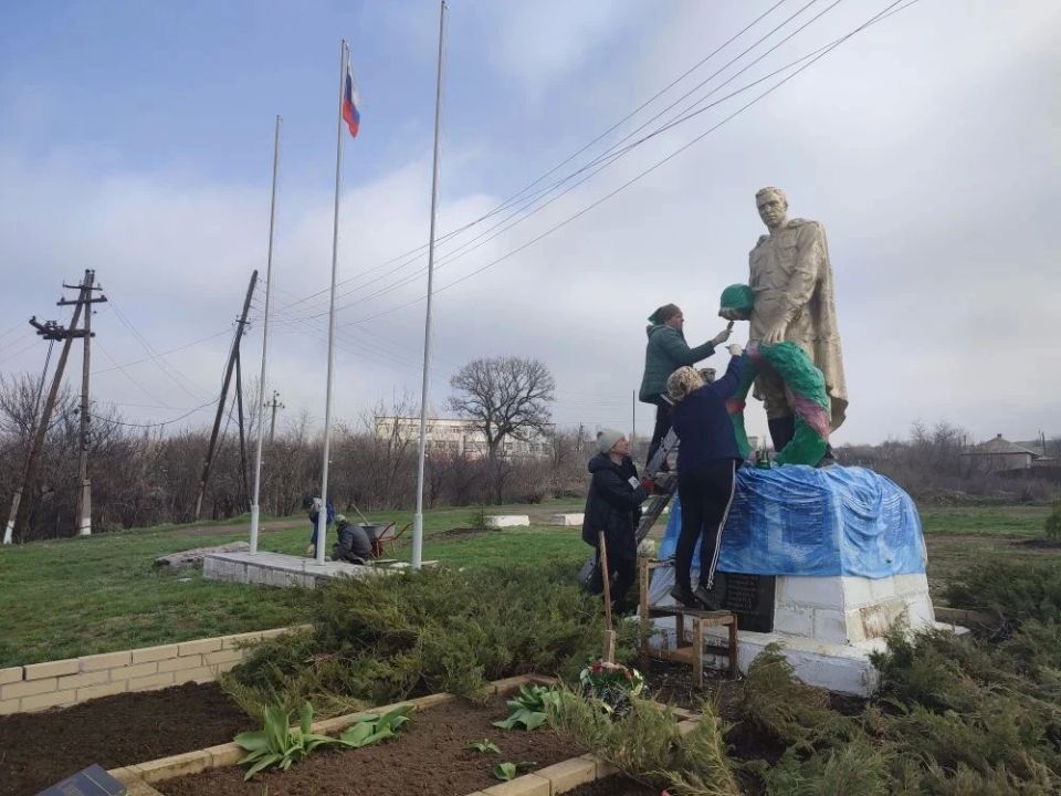В рамках подготовки и проведения ежегодных мероприятий, приуроченных к празднованию Победы в Великой Отечественной войне 1941-1945 годов отделом по ОЖД пгт Городище, с. Малоивановка были организованы работы по текущему... В рамках подготовки и проведения ежегодных мероприятий, приуроченных к празднованию Победы в Великой Отечественной войне 1941-1945 годов отделом по ОЖД пгт Городище, с. Малоивановка были организованы работы по текущему...