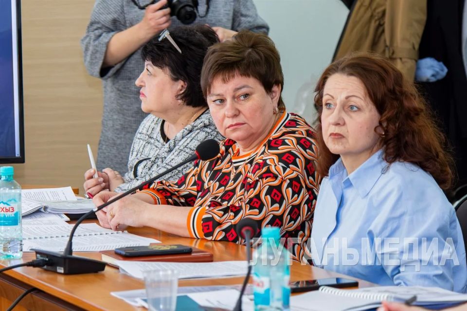 В Луганске обсудили перспективы развития опорных населенных пунктов ЛНР В Луганске обсудили перспективы развития опорных населенных пунктов ЛНР