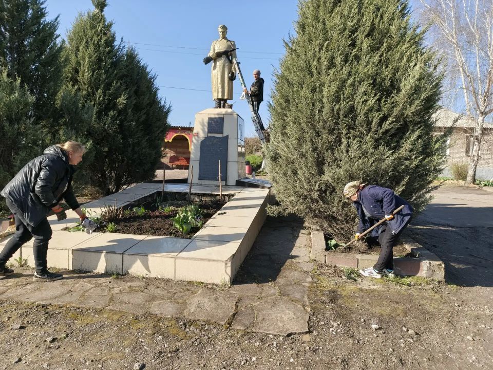 В рамках подготовки и проведения ежегодных мероприятий, приуроченных к празднованию Победы в Великой Отечественной войне 1941-1945 годов отделом по ОЖД пгт Городище, с. Малоивановка были организованы работы по текущему... В рамках подготовки и проведения ежегодных мероприятий, приуроченных к празднованию Победы в Великой Отечественной войне 1941-1945 годов отделом по ОЖД пгт Городище, с. Малоивановка были организованы работы по текущему...