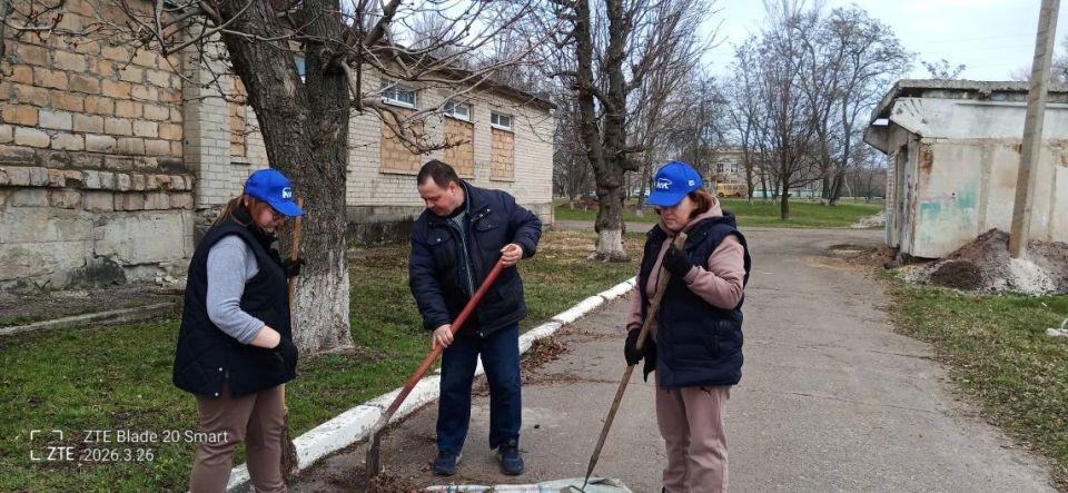 Коллектив Новоастраханского сельского дома культуры Кременского МО и местной библиотеки присоединился к Всероссийской неделе субботников под символичным названием "Мы за чистоту" Коллектив Новоастраханского сельского дома культуры Кременского МО и местной библиотеки присоединился к Всероссийской неделе субботников под символичным названием "Мы за чистоту"