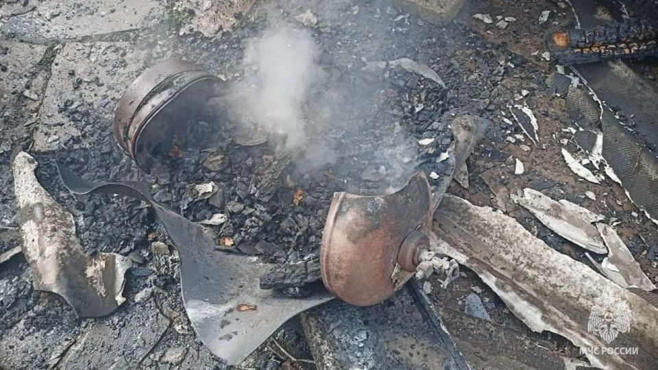 В Красном Луче из-за неисправного газового шланга взорвался баллон в частном доме В Красном Луче из-за неисправного газового шланга взорвался баллон в частном доме