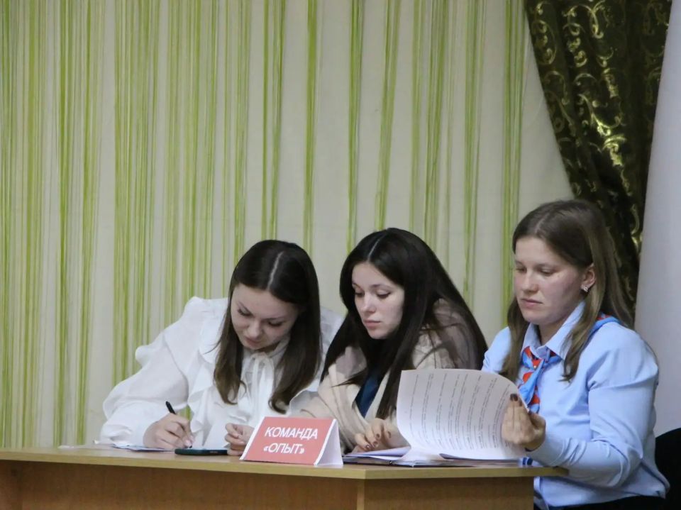 В Меловском округе прошли образовательные дебаты «Опыт против молодости» В Меловском округе прошли образовательные дебаты «Опыт против молодости»