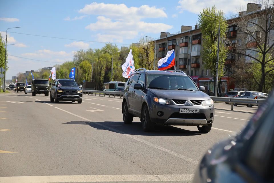 «Единая Россия» провела автопробег Победы в Луганске «Единая Россия» провела автопробег Победы в Луганске