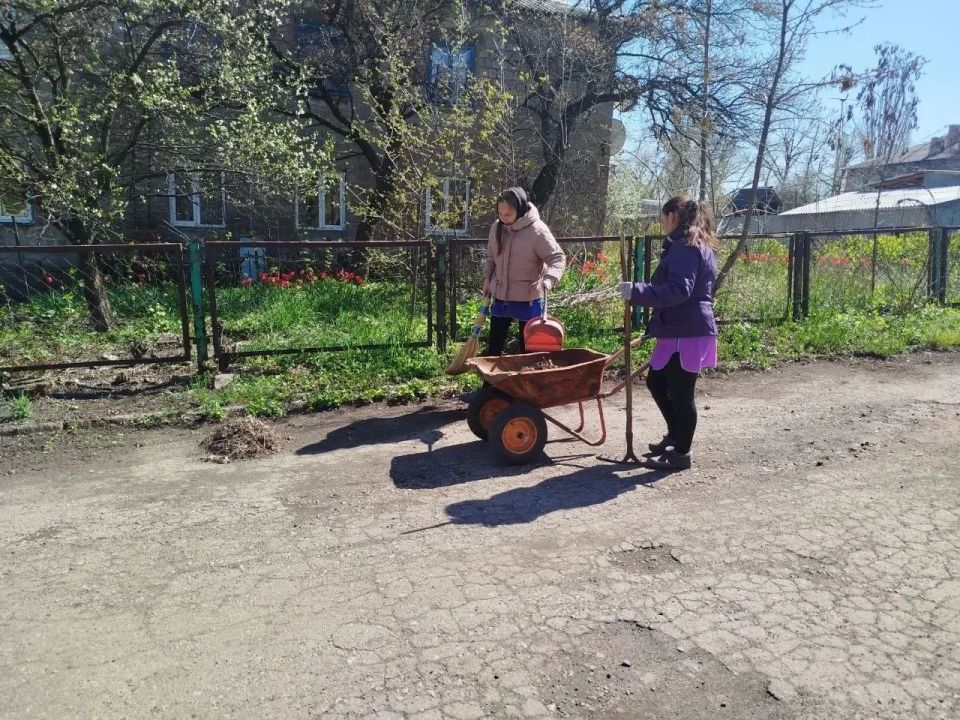 На территории отдела по ОЖД пгт Комиссаровка проведен очередной субботник «Чистый четверг» На территории отдела по ОЖД пгт Комиссаровка проведен очередной субботник «Чистый четверг»