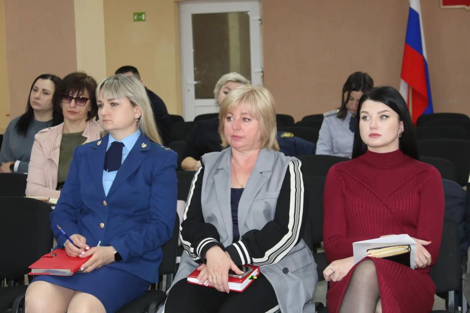 Сегодня состоялось заседание муниципальной комиссии по делам несовершеннолетних и защите их прав Беловодского муниципального округа под председательством первого заместителя Главы администрации Натальи Добрицкой Сегодня состоялось заседание муниципальной комиссии по делам несовершеннолетних и защите их прав Беловодского муниципального округа под председательством первого заместителя Главы администрации Натальи Добрицкой