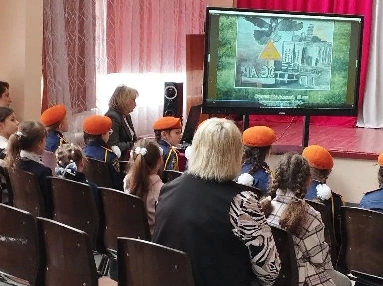 В Краснолучской детской школе искусств прошёл День памяти «Чернобыль В Краснолучской детской школе искусств прошёл День памяти «Чернобыль