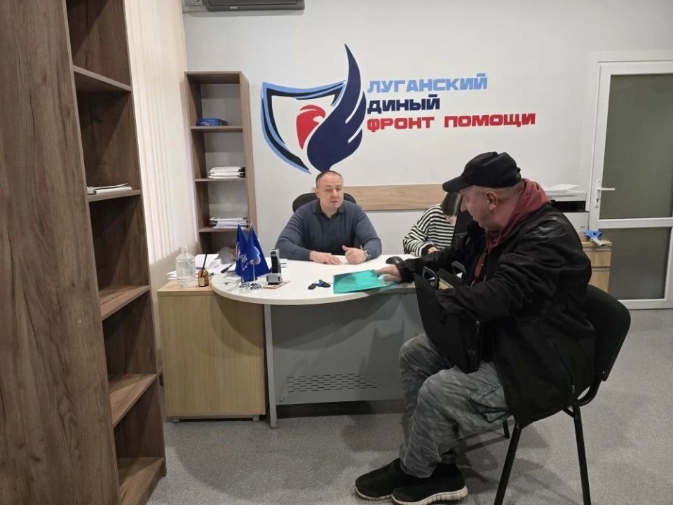 В Луганске продолжает работу Единый центр помощи участникам СВО: на приёмах решают проблемы с документами, пенсиями и жильём В Луганске продолжает работу Единый центр помощи участникам СВО: на приёмах решают проблемы с документами, пенсиями и жильём