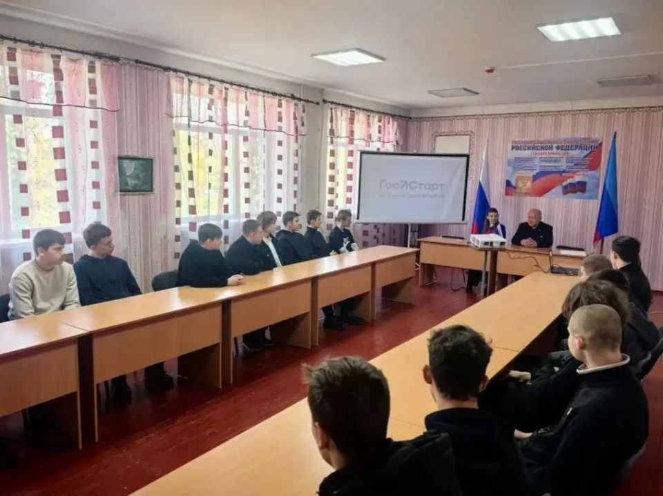 В Молодогвардейском многопрофильном колледже прошел «ГосСтарт-Диалог» с депутатом Николаем Работиным В Молодогвардейском многопрофильном колледже прошел «ГосСтарт-Диалог» с депутатом Николаем Работиным