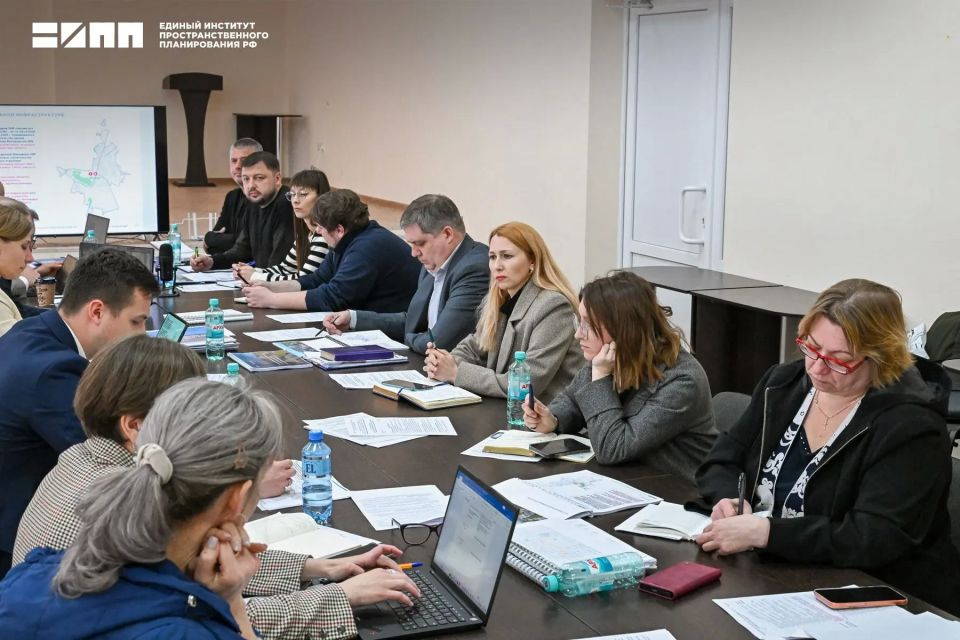 Чем будет жить Беловодск?. Эксперты Единого института во главе с начальником градостроительного управления Ириной Зайчиковой в рамках разработки генерального плана пгт Чем будет жить Беловодск?. Эксперты Единого института во главе с начальником градостроительного управления Ириной Зайчиковой в рамках разработки генерального плана пгт