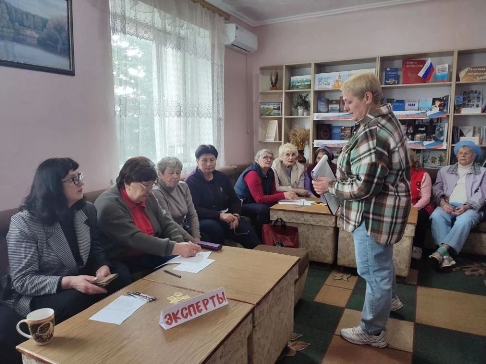 В Лутугинской центральной районной библиотеке прошла увлекательная интеллектуальная игра «Что? Где? Когда?» В Лутугинской центральной районной библиотеке прошла увлекательная интеллектуальная игра «Что? Где? Когда?»