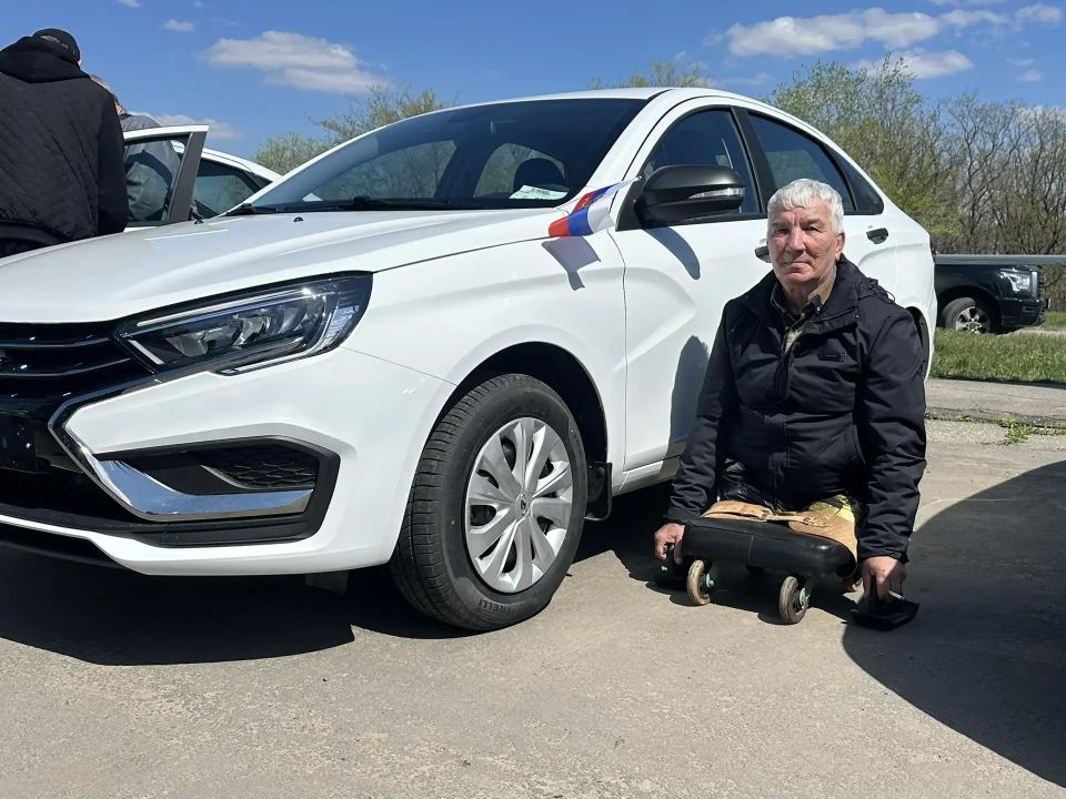 17 жителей республики получили автомобили от Отделения СФР по ЛНР