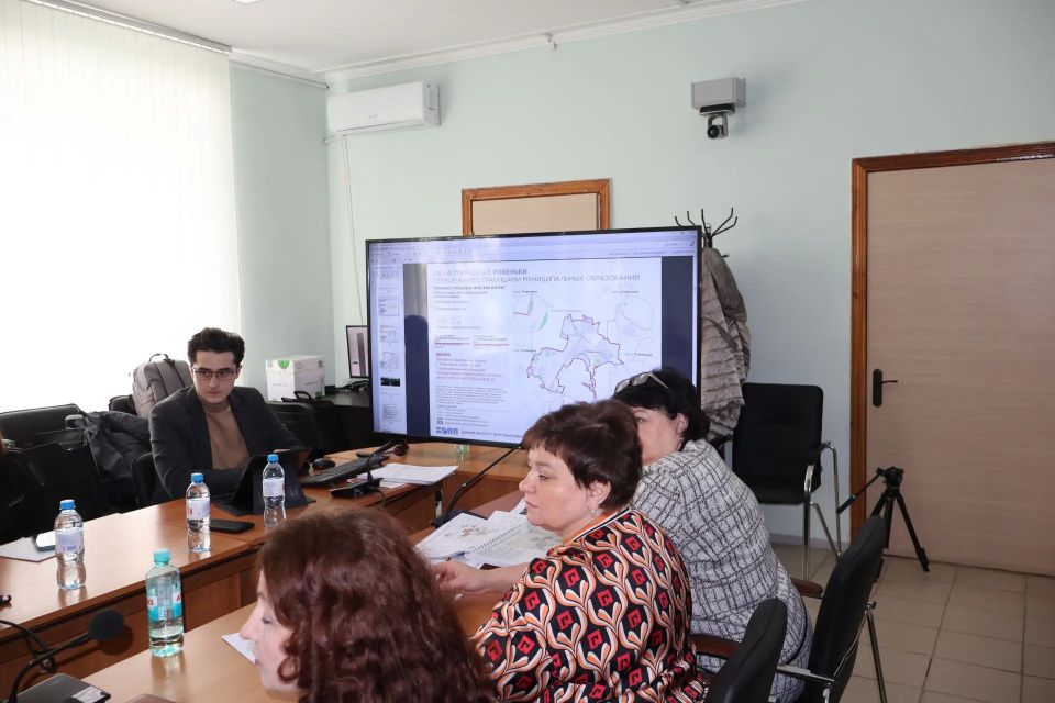 В Луганске проходит стратегическая сессия, посвященная перспективам развития опорных населенных пунктов нашего региона В Луганске проходит стратегическая сессия, посвященная перспективам развития опорных населенных пунктов нашего региона