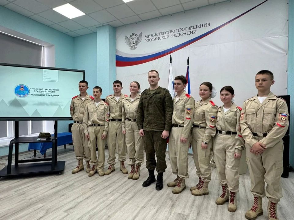 Шанс достичь большего своим трудом: юнармейцам Луганска рассказали о работе следователя Шанс достичь большего своим трудом: юнармейцам Луганска рассказали о работе следователя