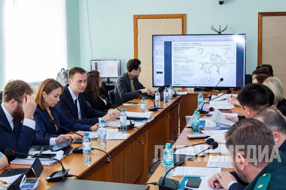 В Луганске обсудили перспективы развития опорных населенных пунктов ЛНР В Луганске обсудили перспективы развития опорных населенных пунктов ЛНР
