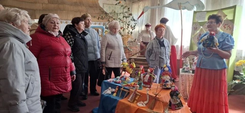 Славяне — крупнейшая языковая и культурная общность народов мира, объединённая общими традициями, историческими корнями и языковым родством Славяне — крупнейшая языковая и культурная общность народов мира, объединённая общими традициями, историческими корнями и языковым родством