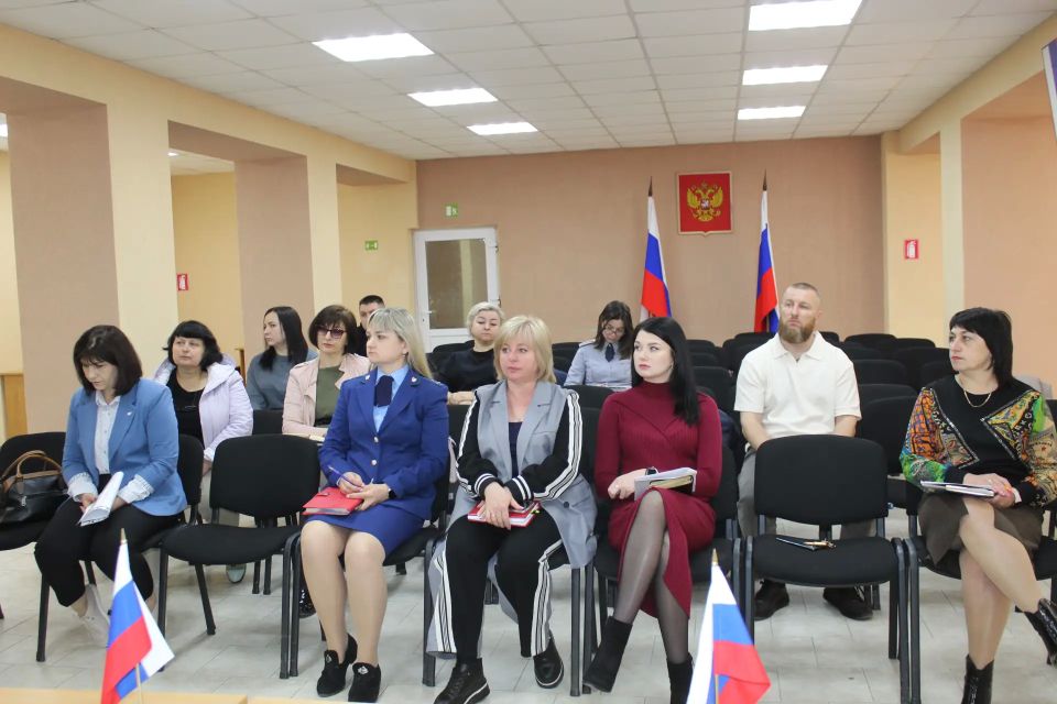 Сегодня состоялось заседание муниципальной комиссии по делам несовершеннолетних и защите их прав Беловодского муниципального округа под председательством первого заместителя Главы администрации Натальи Добрицкой Сегодня состоялось заседание муниципальной комиссии по делам несовершеннолетних и защите их прав Беловодского муниципального округа под председательством первого заместителя Главы администрации Натальи Добрицкой
