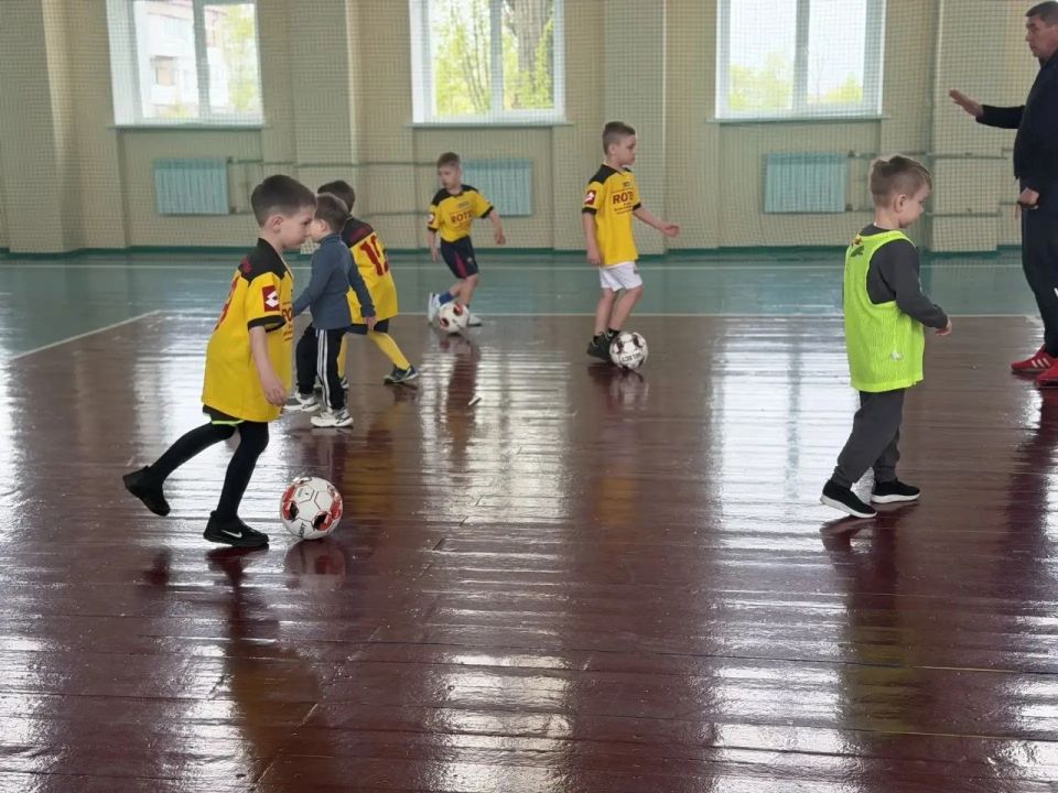 «Сила России» на футбольном поле: в Северодонецке прошла открытая тренировка для будущих чемпионов «Сила России» на футбольном поле: в Северодонецке прошла открытая тренировка для будущих чемпионов