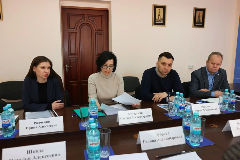 В Парламенте республики обсудили меры по ремонту и реконструкции памятников Великой Отечественной войны В Парламенте республики обсудили меры по ремонту и реконструкции памятников Великой Отечественной войны