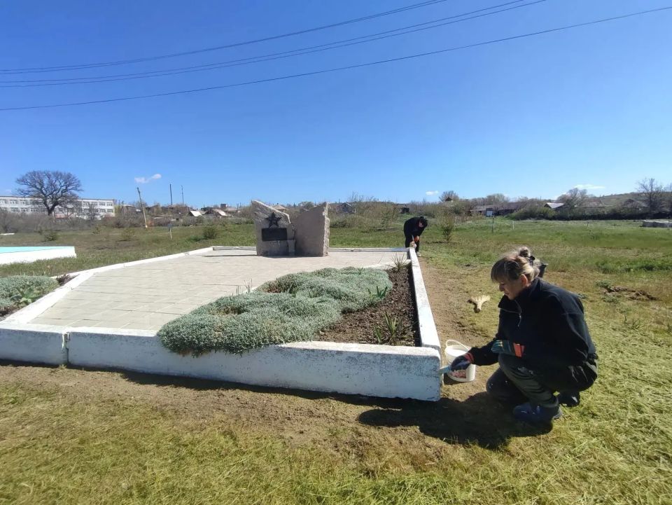 В рамках подготовки и проведения ежегодных мероприятий, приуроченных к празднованию Победы в Великой Отечественной войне 1941-1945 годов отделом по ОЖД пгт Городище, с. Малоивановка были организованы работы по текущему... В рамках подготовки и проведения ежегодных мероприятий, приуроченных к празднованию Победы в Великой Отечественной войне 1941-1945 годов отделом по ОЖД пгт Городище, с. Малоивановка были организованы работы по текущему...