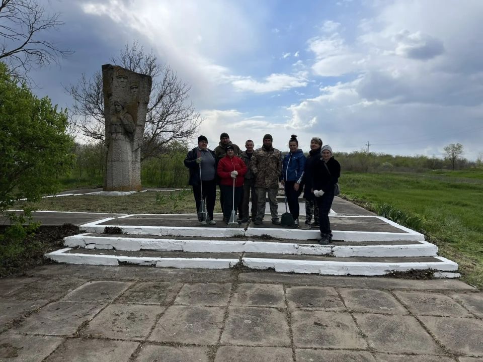 В селе Кружиловка провели субботник у памятного места В селе Кружиловка провели субботник у памятного места