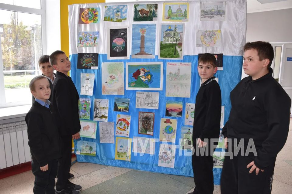 Рисунки детей из региона-шефа переданы в Золотовскую среднюю школу № 16 Первомайского городского округа Рисунки детей из региона-шефа переданы в Золотовскую среднюю школу № 16 Первомайского городского округа