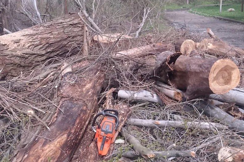Дороги, знаки и безопасность: коммунальные службы Свердловского округа продолжают работы по обращениям жителей Дороги, знаки и безопасность: коммунальные службы Свердловского округа продолжают работы по обращениям жителей
