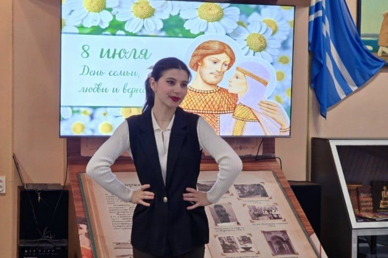 На базе Свердловского краеведческого музея для жителей города прошел видеолекторий «Календарь России: государственные праздники и традиции» На базе Свердловского краеведческого музея для жителей города прошел видеолекторий «Календарь России: государственные праздники и традиции»