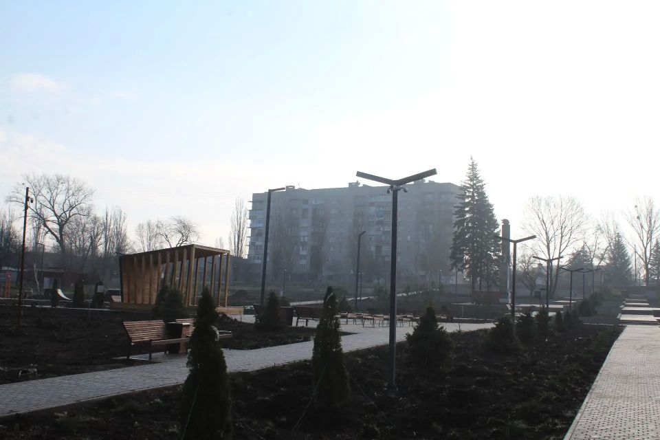 Благоустройство общественной территории «Сквер, в городе Кировске, по улице Войкова (бывшей шахты им. С. М. Кирова)» в 2025 году проводилось в рамках реализации проекта - победителя IX Всероссийского конкурса лучших проектов... Благоустройство общественной территории «Сквер, в городе Кировске, по улице Войкова (бывшей шахты им. С. М. Кирова)» в 2025 году проводилось в рамках реализации проекта - победителя IX Всероссийского конкурса лучших проектов...