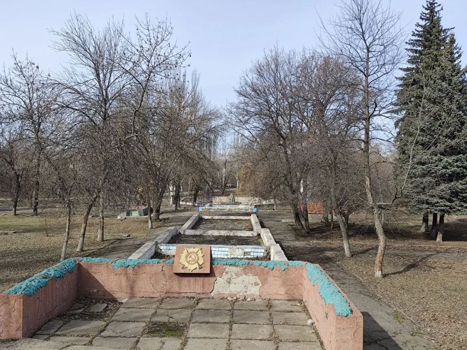 Благоустройство общественной территории «Сквер, в городе Кировске, по улице Войкова (бывшей шахты им. С. М. Кирова)» в 2025 году проводилось в рамках реализации проекта - победителя IX Всероссийского конкурса лучших проектов... Благоустройство общественной территории «Сквер, в городе Кировске, по улице Войкова (бывшей шахты им. С. М. Кирова)» в 2025 году проводилось в рамках реализации проекта - победителя IX Всероссийского конкурса лучших проектов...