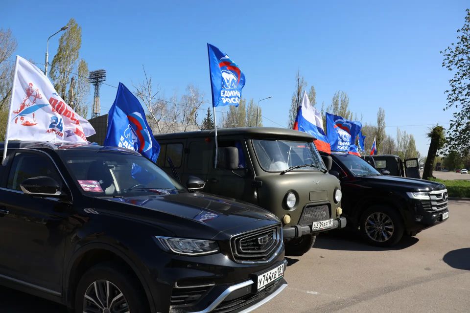 «Единая Россия» провела автопробег Победы в Луганске «Единая Россия» провела автопробег Победы в Луганске