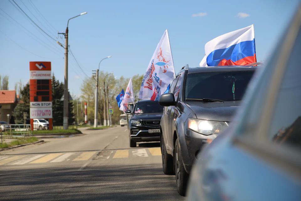 «Единая Россия» провела автопробег Победы в Луганске «Единая Россия» провела автопробег Победы в Луганске
