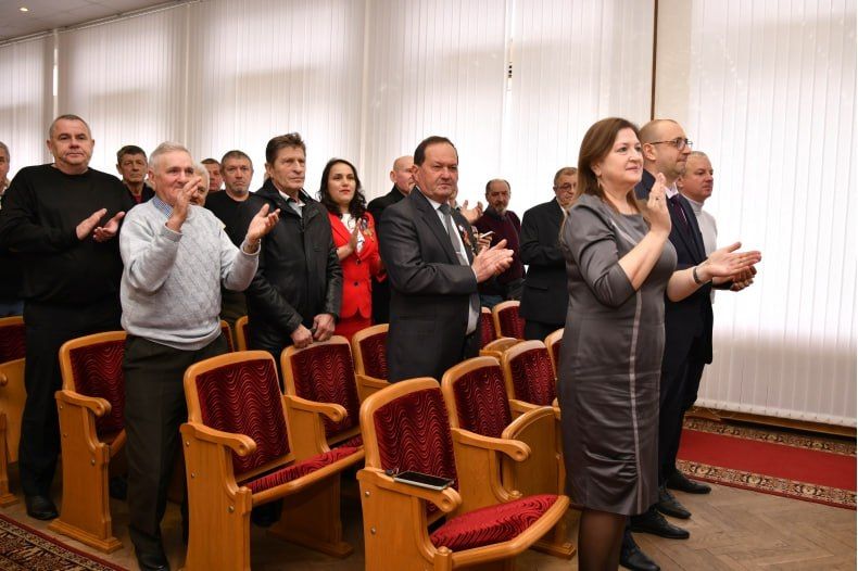 В Свердловске в честь 40-ой годовщины ликвидации аварии на ЧАЭС ликвидаторам и членам их семей были вручены памятные медали В Свердловске в честь 40-ой годовщины ликвидации аварии на ЧАЭС ликвидаторам и членам их семей были вручены памятные медали
