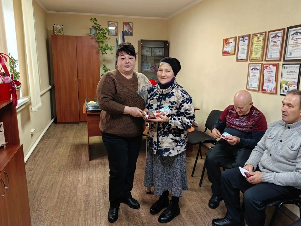 Ликвидаторам аварии на ЧАЭС в Комиссаровке вручили памятные медали от Главы округа Ликвидаторам аварии на ЧАЭС в Комиссаровке вручили памятные медали от Главы округа