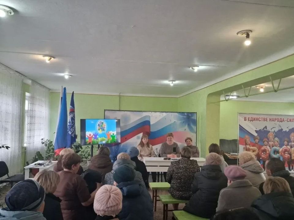 Сегодня в пгт Новодарьевка состоялось учредительное собрание территориального общественного самоуправления улицы Свердлова, которое стало важным шагом на пути к развитию местного сообщества и активизации гражданской позиции... Сегодня в пгт Новодарьевка состоялось учредительное собрание территориального общественного самоуправления улицы Свердлова, которое стало важным шагом на пути к развитию местного сообщества и активизации гражданской позиции...