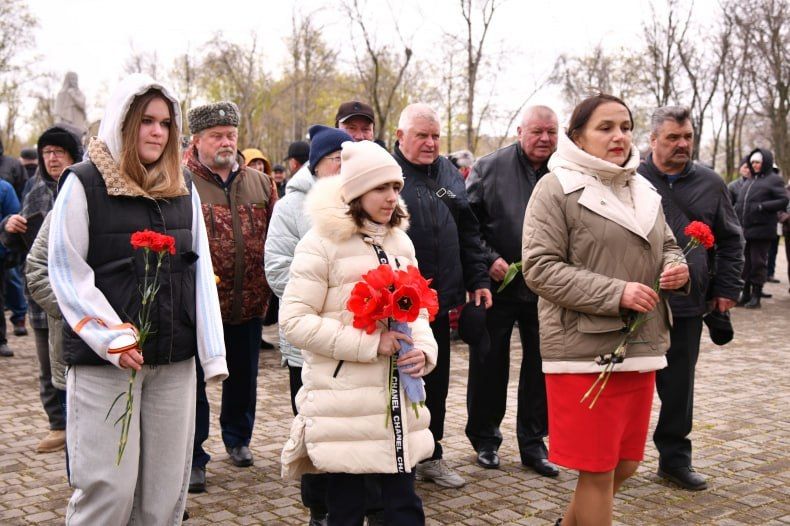 В Свердловске почтили память жертв катастрофы на Чернобыльской АЭС В Свердловске почтили память жертв катастрофы на Чернобыльской АЭС