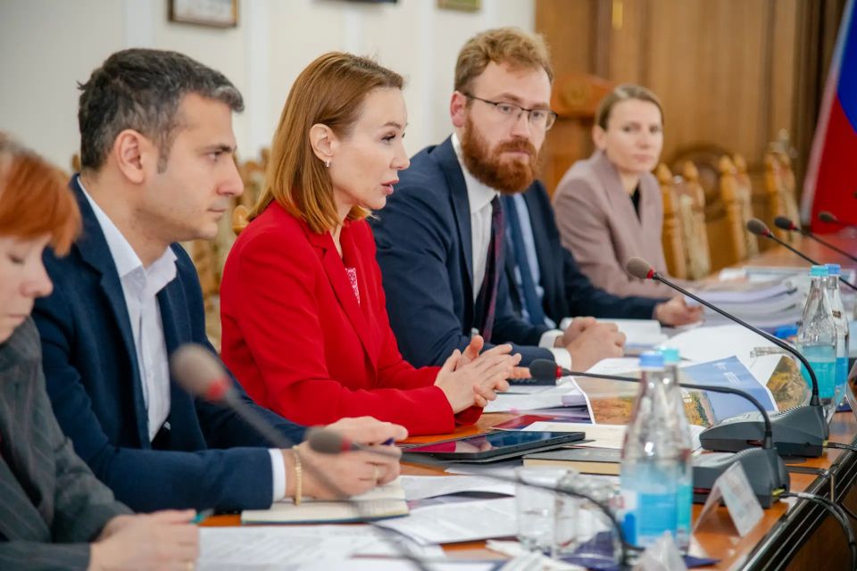 Леонид Пасечник: Встретился с директором Единого института пространственного планирования Российской Федерации Диной Саттаровой Леонид Пасечник: Встретился с директором Единого института пространственного планирования Российской Федерации Диной Саттаровой