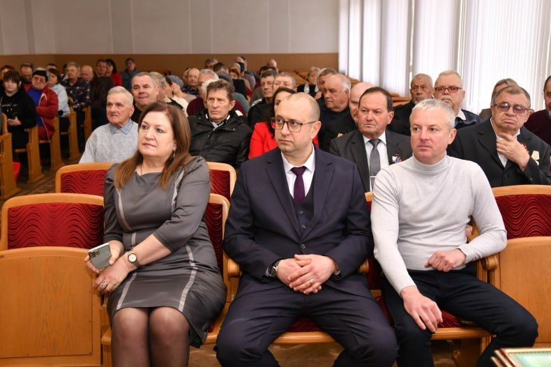 В Свердловске в честь 40-ой годовщины ликвидации аварии на ЧАЭС ликвидаторам и членам их семей были вручены памятные медали В Свердловске в честь 40-ой годовщины ликвидации аварии на ЧАЭС ликвидаторам и членам их семей были вручены памятные медали