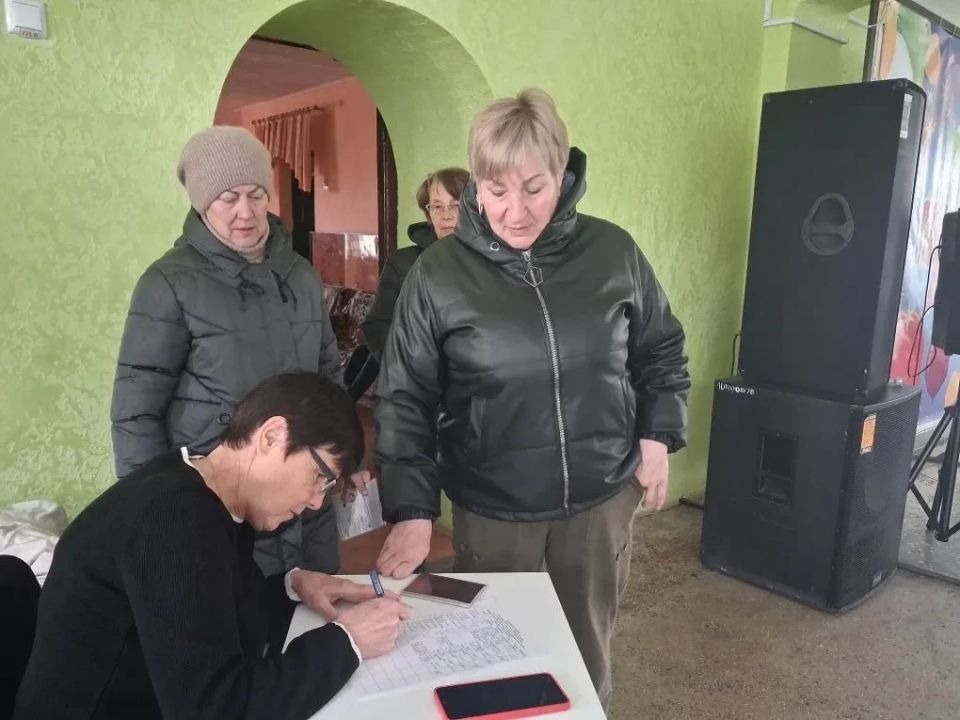 Сегодня в пгт Новодарьевка состоялось учредительное собрание территориального общественного самоуправления улицы Свердлова, которое стало важным шагом на пути к развитию местного сообщества и активизации гражданской позиции... Сегодня в пгт Новодарьевка состоялось учредительное собрание территориального общественного самоуправления улицы Свердлова, которое стало важным шагом на пути к развитию местного сообщества и активизации гражданской позиции...