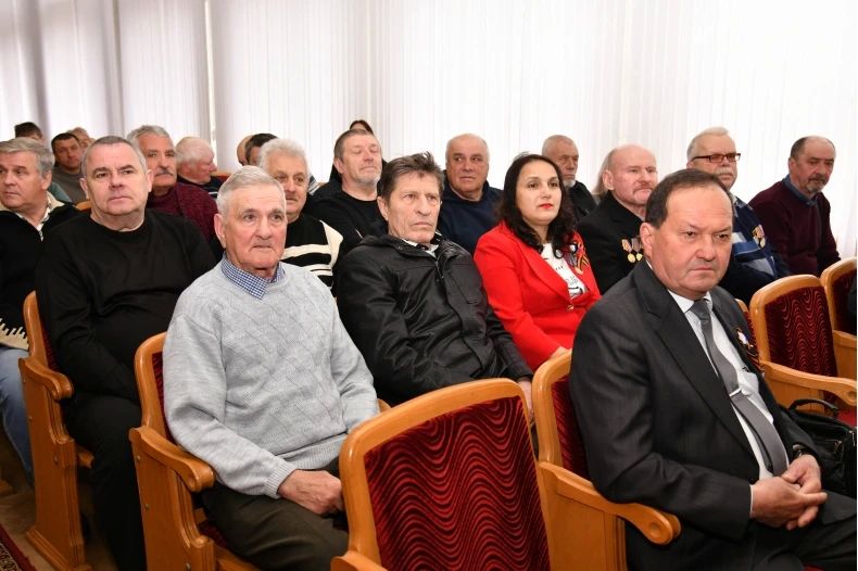 В Свердловске в честь 40-ой годовщины ликвидации аварии на ЧАЭС ликвидаторам и членам их семей были вручены памятные медали В Свердловске в честь 40-ой годовщины ликвидации аварии на ЧАЭС ликвидаторам и членам их семей были вручены памятные медали