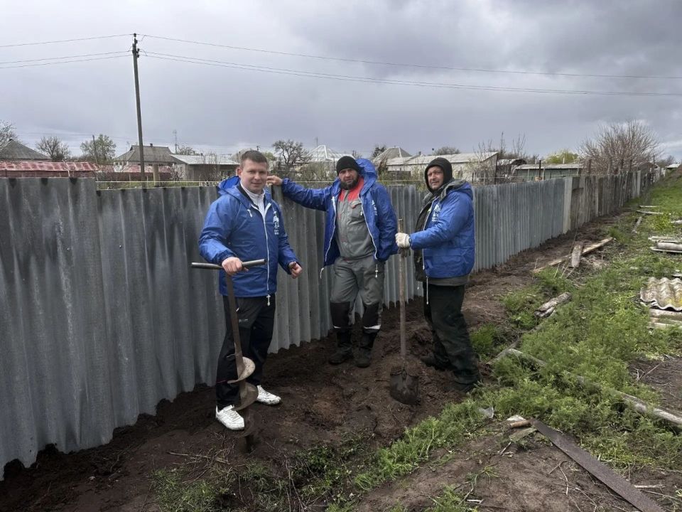 Сказано — сделано: в рамках акции "Весна - пора наводить порядки" северодонецкие единороссы оказали помощь жительнице поселка Боровское Сказано — сделано: в рамках акции "Весна - пора наводить порядки" северодонецкие единороссы оказали помощь жительнице поселка Боровское