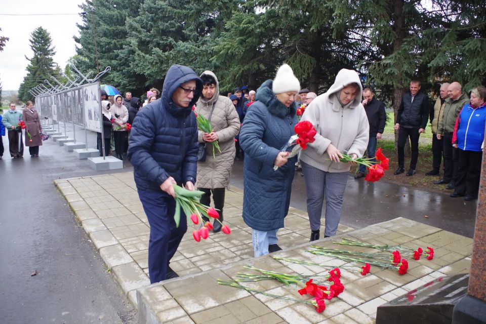 В Славяносербске почтили память чернобыльцев в День трагедии на ЧАЭС В Славяносербске почтили память чернобыльцев в День трагедии на ЧАЭС