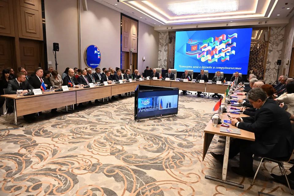Денис Мирошниченко принял участие в торжественном заседании Совета Южно-Российской Парламентской Ассоциации Денис Мирошниченко принял участие в торжественном заседании Совета Южно-Российской Парламентской Ассоциации