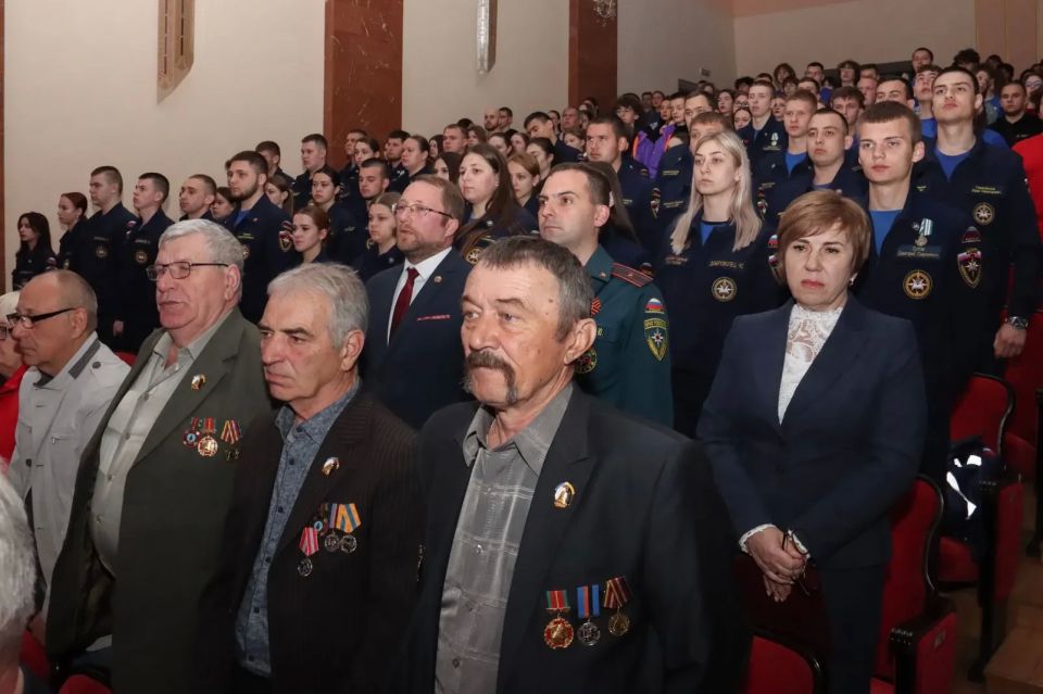 40 лет назад ликвидаторы Чернобыля остановили невидимого врага 40 лет назад ликвидаторы Чернобыля остановили невидимого врага