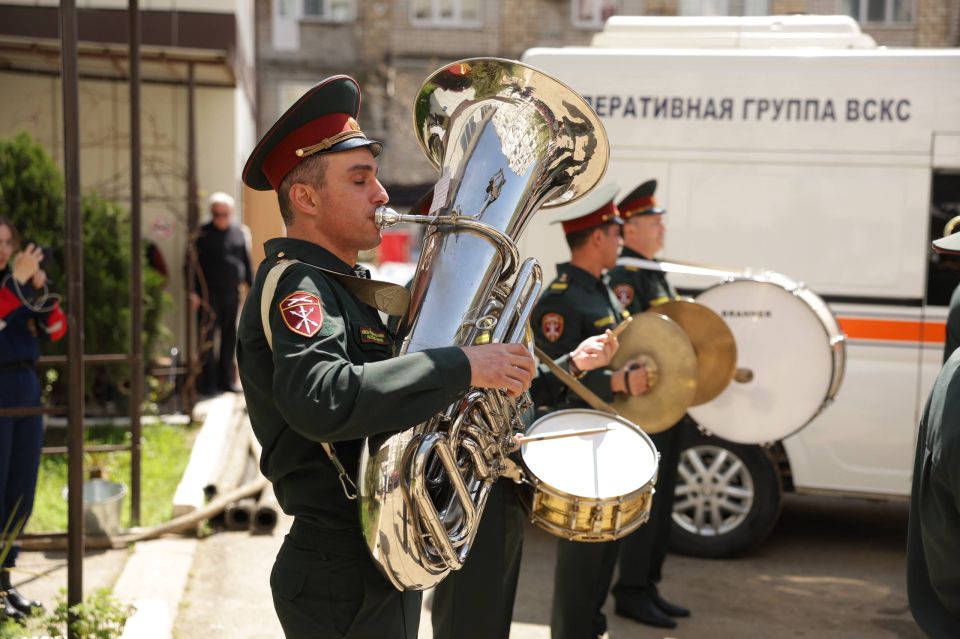 Руководитель ВСКС наградил добровольцев Луганского РО ВСКС в Дагестане Руководитель ВСКС наградил добровольцев Луганского РО ВСКС в Дагестане
