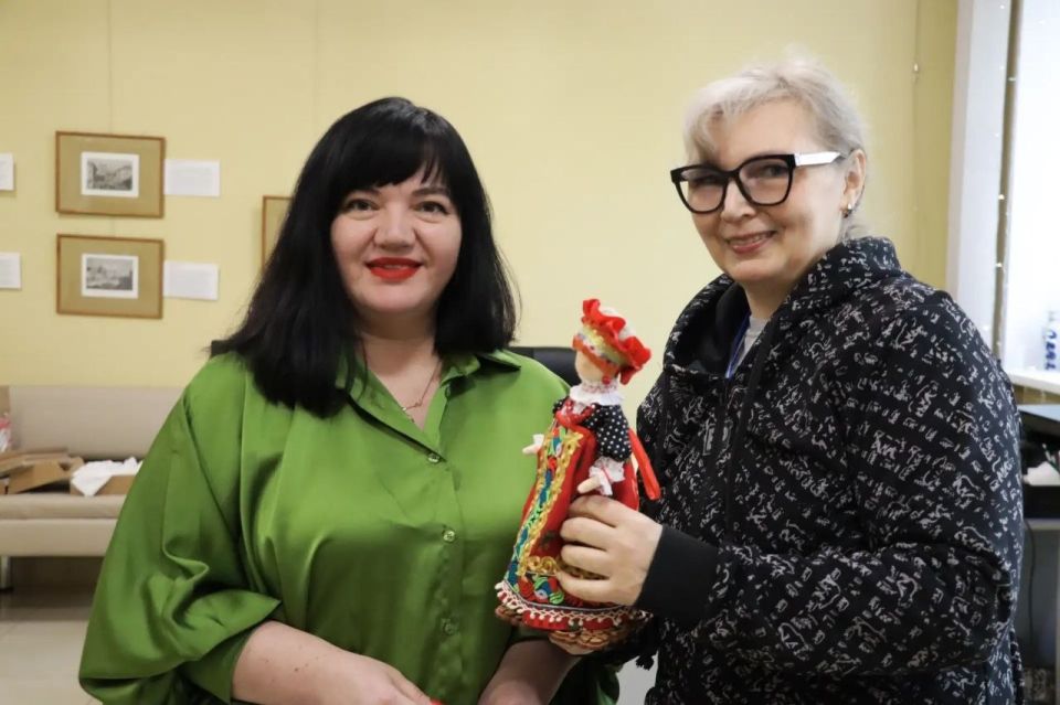 При содействии "ЕДИНОЙ РОССИИ" в Северодонецк в очередной раз прибыли специалисты сфер образования, спорта и культуры Пермского края для оказания методической поддержки При содействии "ЕДИНОЙ РОССИИ" в Северодонецк в очередной раз прибыли специалисты сфер образования, спорта и культуры Пермского края для оказания методической поддержки