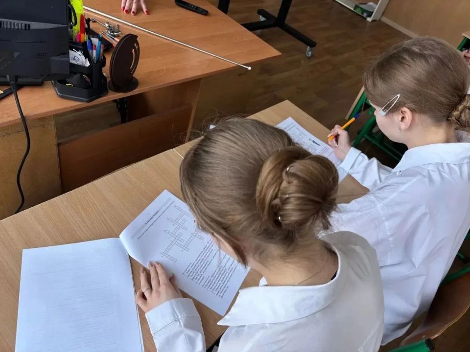 В Ровеньках прошёл Избирательный диктант ко Дню молодого избирателя В Ровеньках прошёл Избирательный диктант ко Дню молодого избирателя