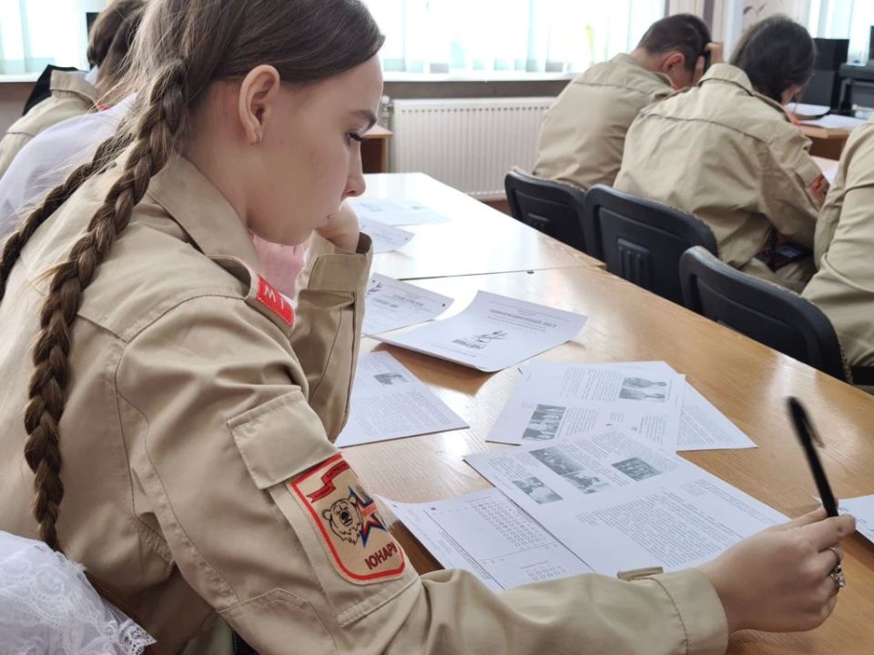 Брянковчане написали «Диктант Победы»: память, объединяющая поколения Брянковчане написали «Диктант Победы»: память, объединяющая поколения