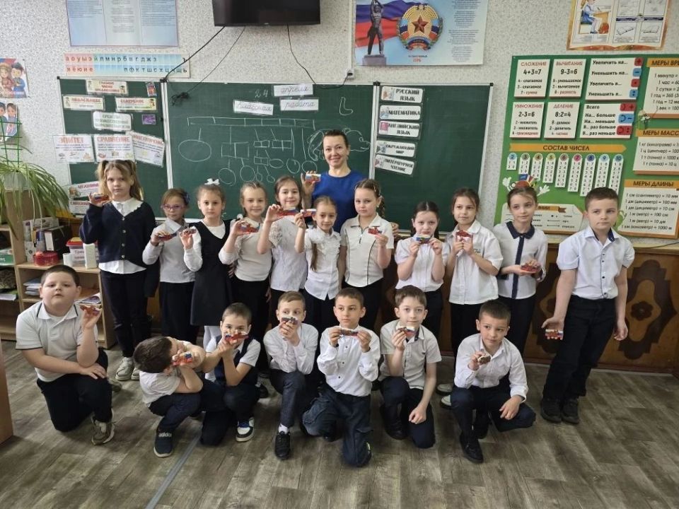 В школе Луганска прошёл творческий мастер-класс ко Дню молодого избирателя В школе Луганска прошёл творческий мастер-класс ко Дню молодого избирателя