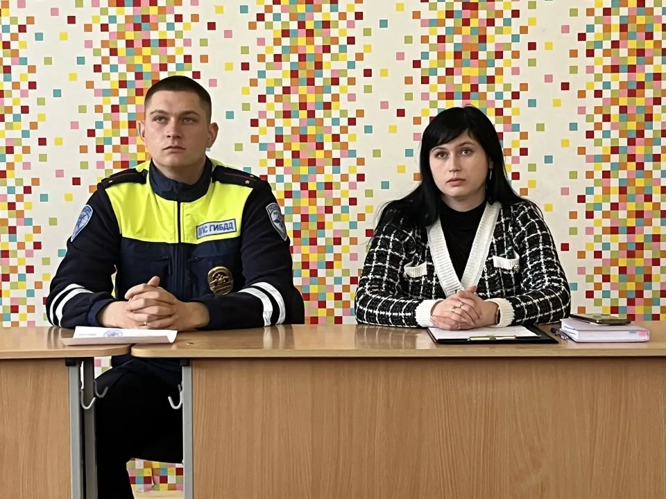 Безопасность превыше всего: в ГБОУ ЛНР «Ровеньковская гимназия № 1 им. Г.С. Шонина» прошла профилактическая лекция Безопасность превыше всего: в ГБОУ ЛНР «Ровеньковская гимназия № 1 им. Г.С. Шонина» прошла профилактическая лекция